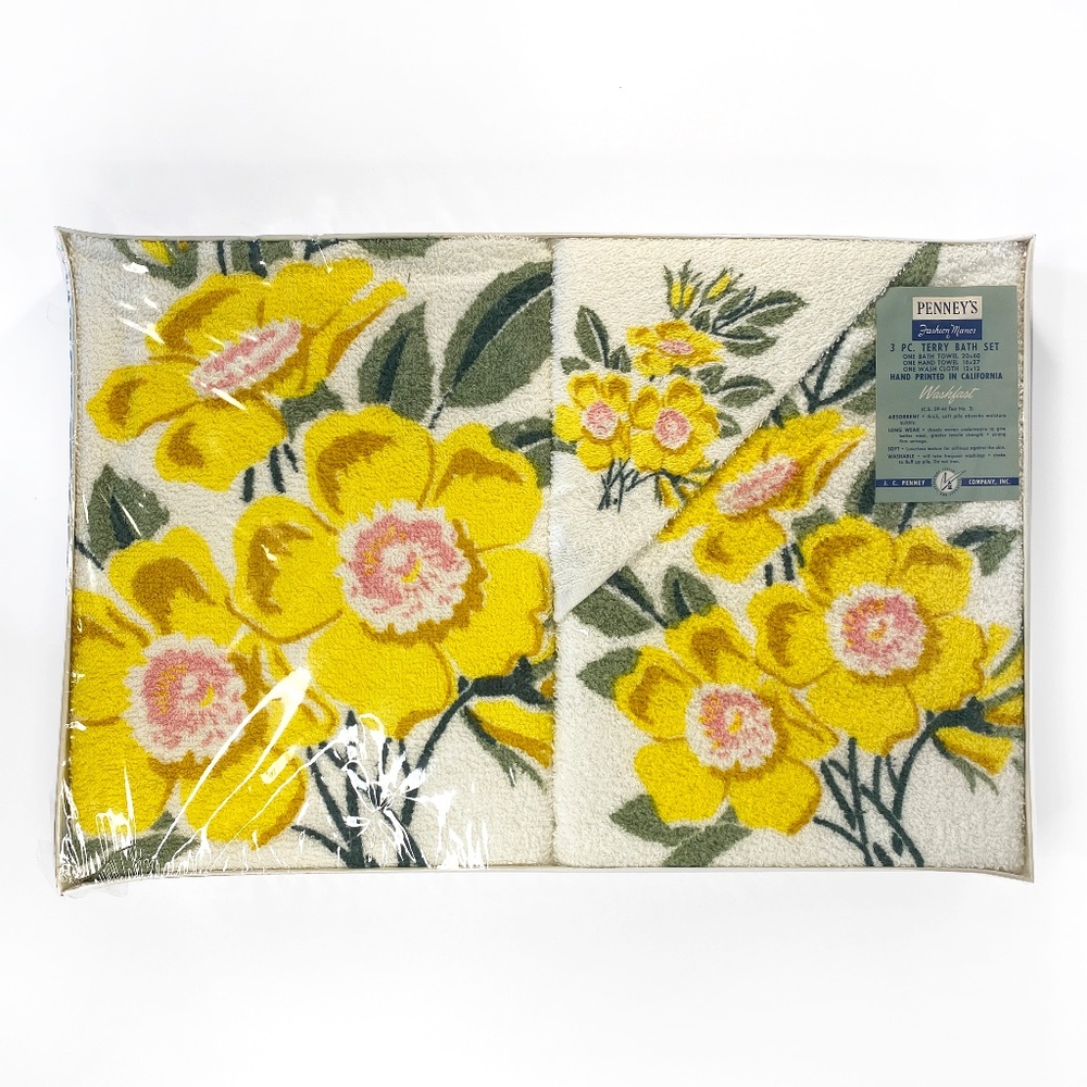 RARE Vintage Floral Towel Set